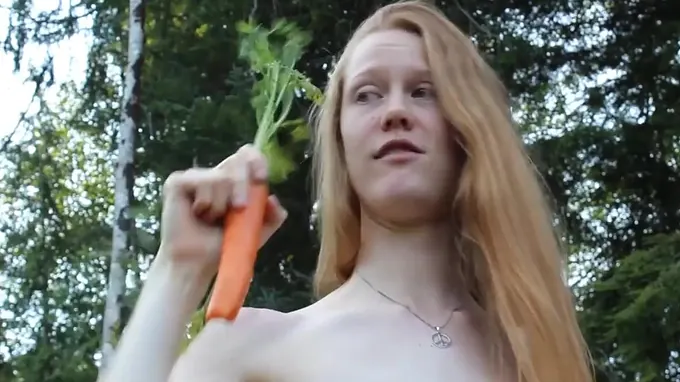 Hot redhaired babe fucking her pussy hole with a huge carrot