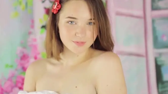 Teen babe takes off her clothes and exposes her small fine boobs