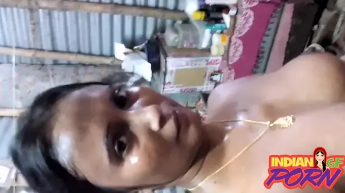 Mature Indian Bhabhi In Douche