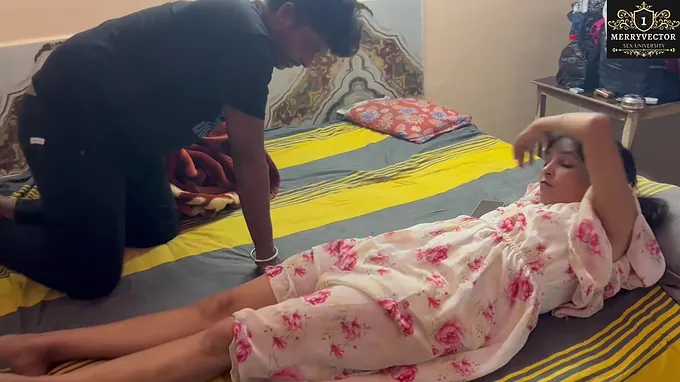 MADAM NE MASSAGE SERVICE MAN KO BULAKE CHUDWAYA