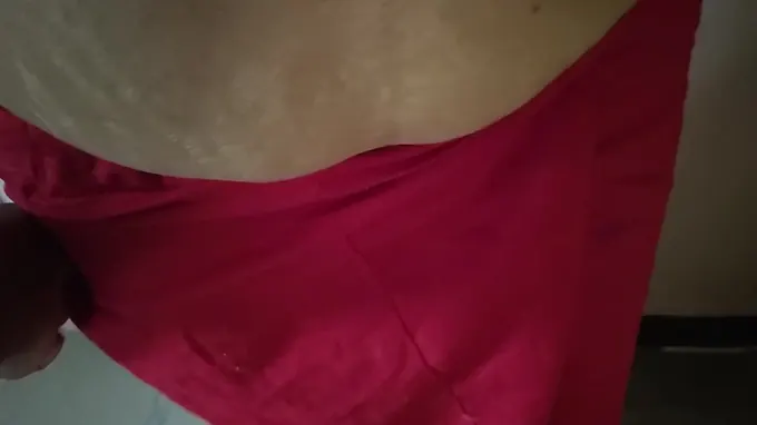 Watch this busty Desi Indian wife get her mouth filled with hot desi bhabhi action
