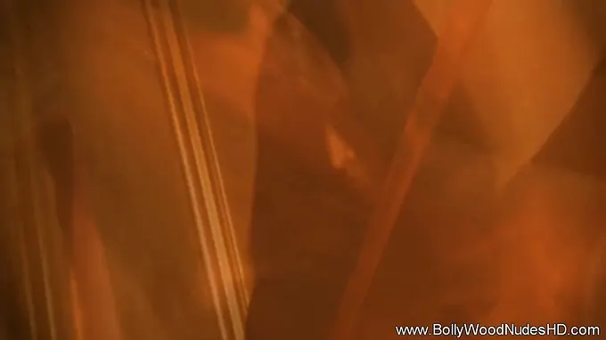 Watch this exotic Indian babe in dance moves from Asia!