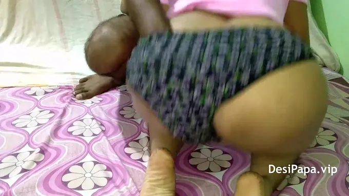 Kinky Indian Desi Bhabhi gets her slit pulverized by youthful dude