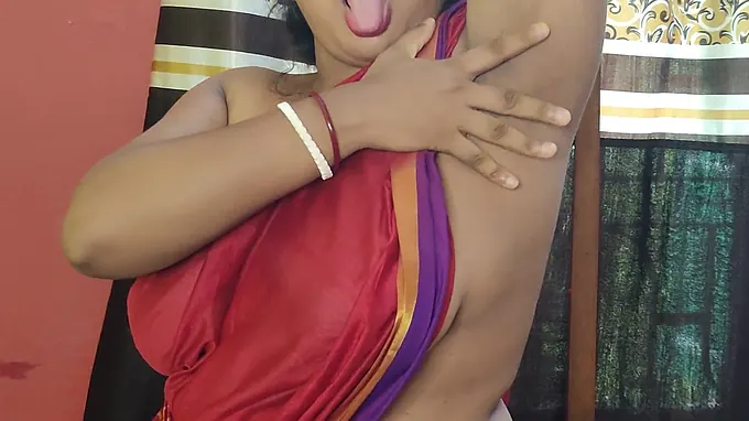 Super-fucking-hot Indian wifey Sridevi Opens up Her Cunt In Bedroom