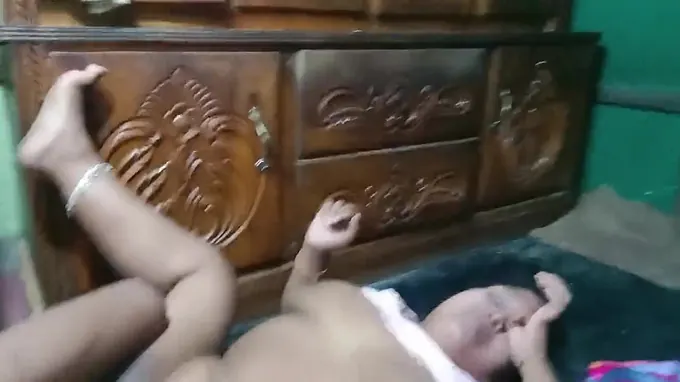 Banglali Bhabi, the Desi Hotty, boinks herself in THREE DIMENSIONAL and gets a torrid sixty-nine