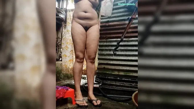 Steaming Indian nubile nymph displays off her stunning bod in super-fucking-hot shower
