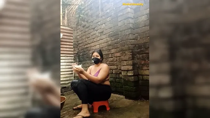 See Bhabi, the steamy Desi MUMMY, flaunt her extraordinaire figure in the tub with her fat bumpers and donk!