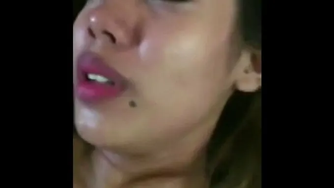 Warm honey gets her cooter and donk penetrated moist & splashes