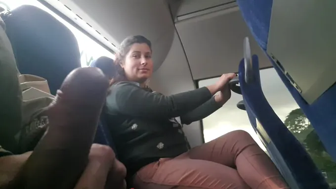 Hidden cam tempts Milf to Deep-jaws&Jack his Lollipop in Bus