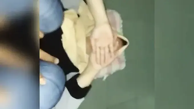 Skandal tudung atas lantai