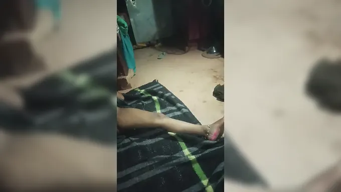Witness this sizzling Indian wifey go naughty in desi housewife romance with her paramour