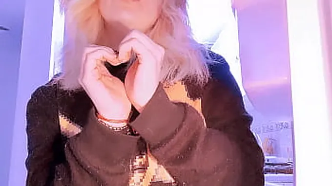 Witness this youthful and ultra-kinky teenager get off on tonguing Strawberry Mizis' jiggly cootchie