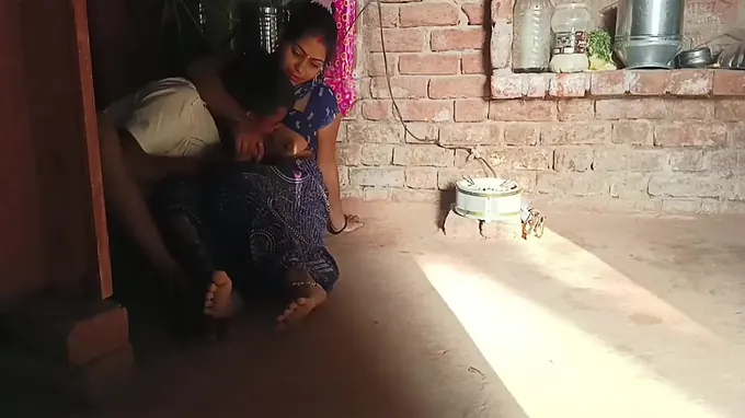 Desi Bhabhi Chudai Movie gets her taut coochie porked in a sizzling one-nighter