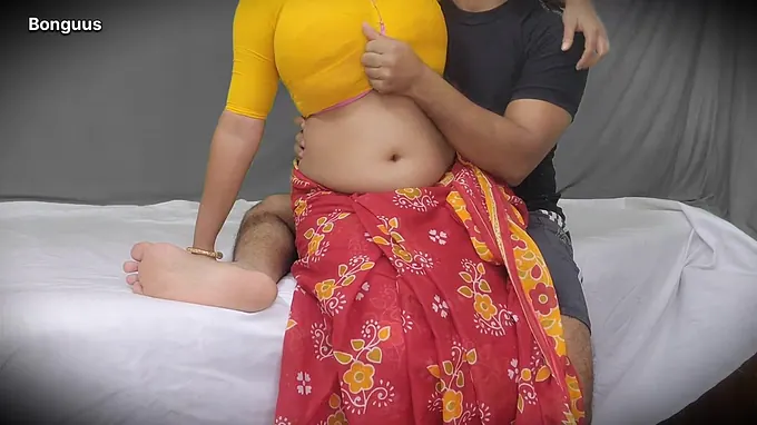 Step-siblings Robin & Riya Bonguus share a wooly beaver in super hot Indian housewife act