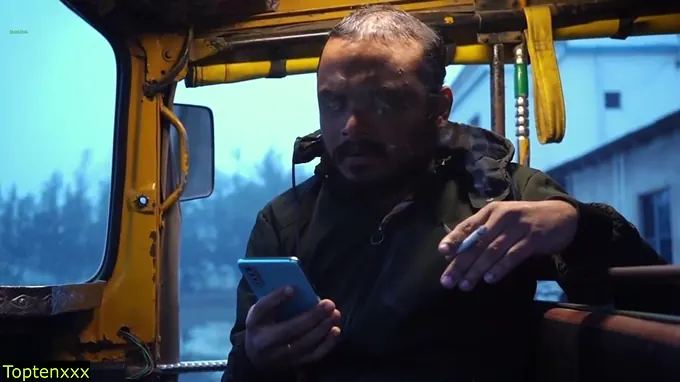 Suya025 and Trahultakla get down and muddy with a successful driver in Indian saree