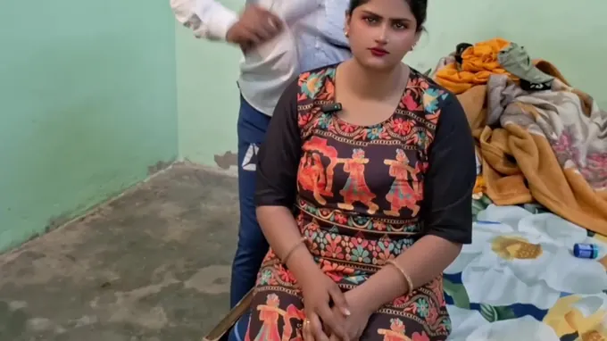 Hear this Indian bhabhi's Hindi audio in high quality!