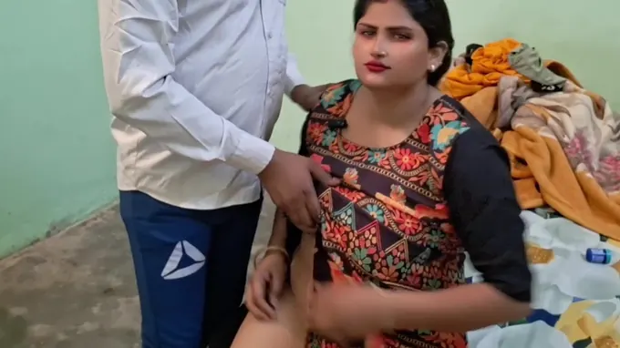 Hear this Indian bhabhi's Hindi audio in high quality!