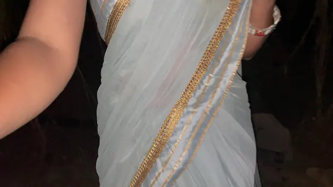 Hindi Audio: Bhabhi Ki Jungle Me Chudai - A Sensuous Solo Session with Strong Fucky-fucky