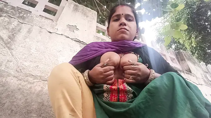 Witness Indian Bhabhi get her snatch and cootchies humid and ultra-kinky in a homemade peeing session