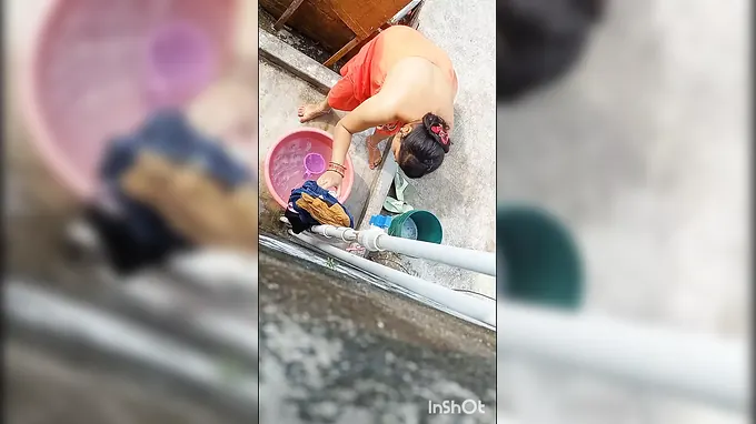 Observe this Indian Bhabhi get her mature cunny drenched in steamy solo activity