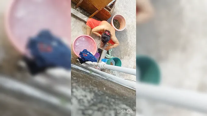 Observe this Indian Bhabhi get her mature cunny drenched in steamy solo activity