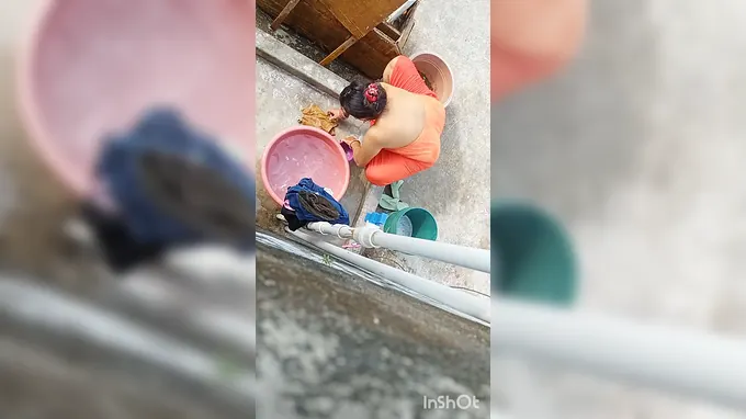 Observe this Indian Bhabhi get her mature cunny drenched in steamy solo activity