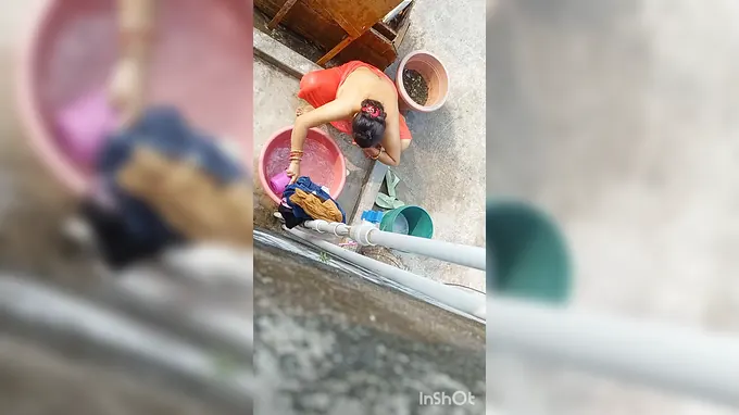 Observe this Indian Bhabhi get her mature cunny drenched in steamy solo activity