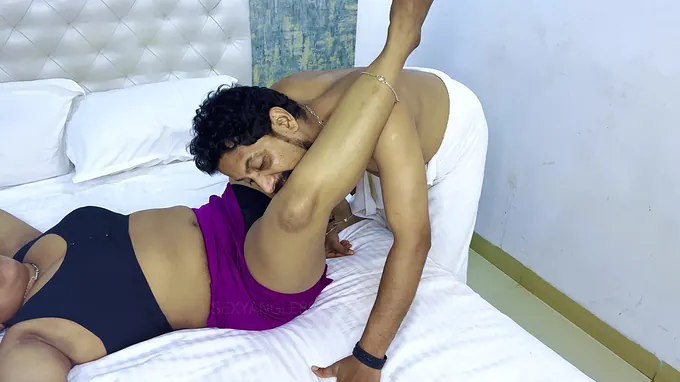 Indian Bhabhi with a flamy-steaming assets gets aggressively romped and boned by Hubby's Hindi audio