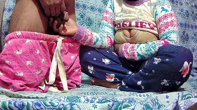 Horny Indian MILF and her son-in-law get wild in steamy retro sex session (XNXX 29754R)