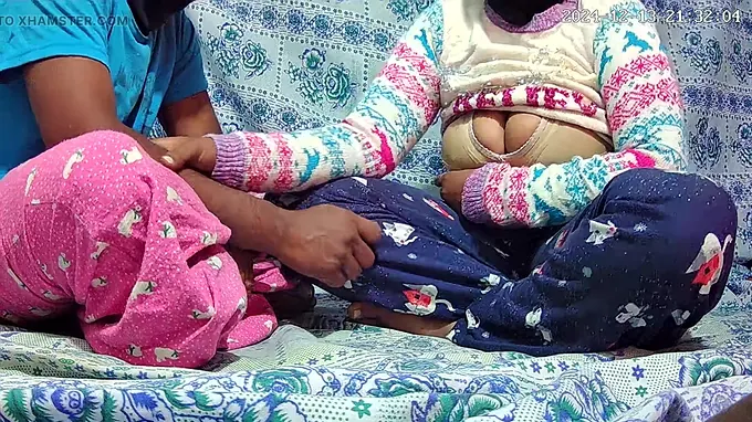 Horny Indian MILF and her son-in-law get wild in steamy retro sex session (XNXX 29754R)