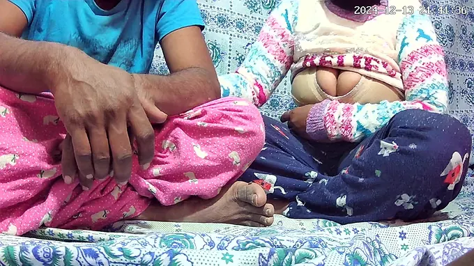 Horny Indian Couple Fucks in the Jungle - X-rated Adventure