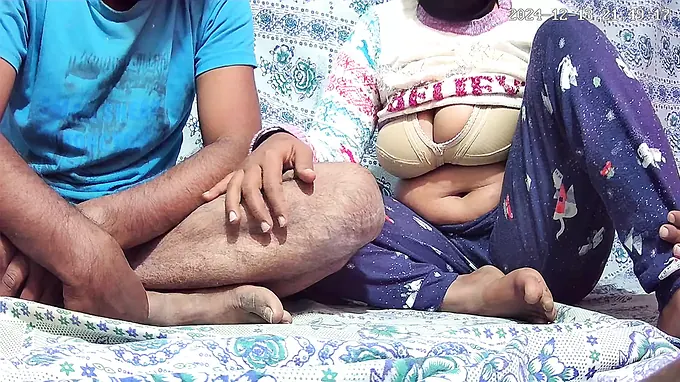 Watch Indian MILF and sonnie's wild fuck-a-thon in the jungle - XNxx 2875433