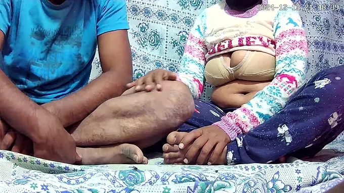 Watch Indian MILF and sonnie's wild fuck-a-thon in the jungle - XNxx 2875433