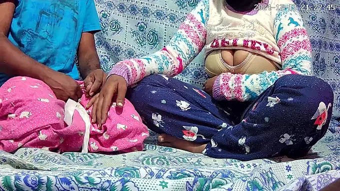 Indian couple's steamy homemade sex tape: 28765