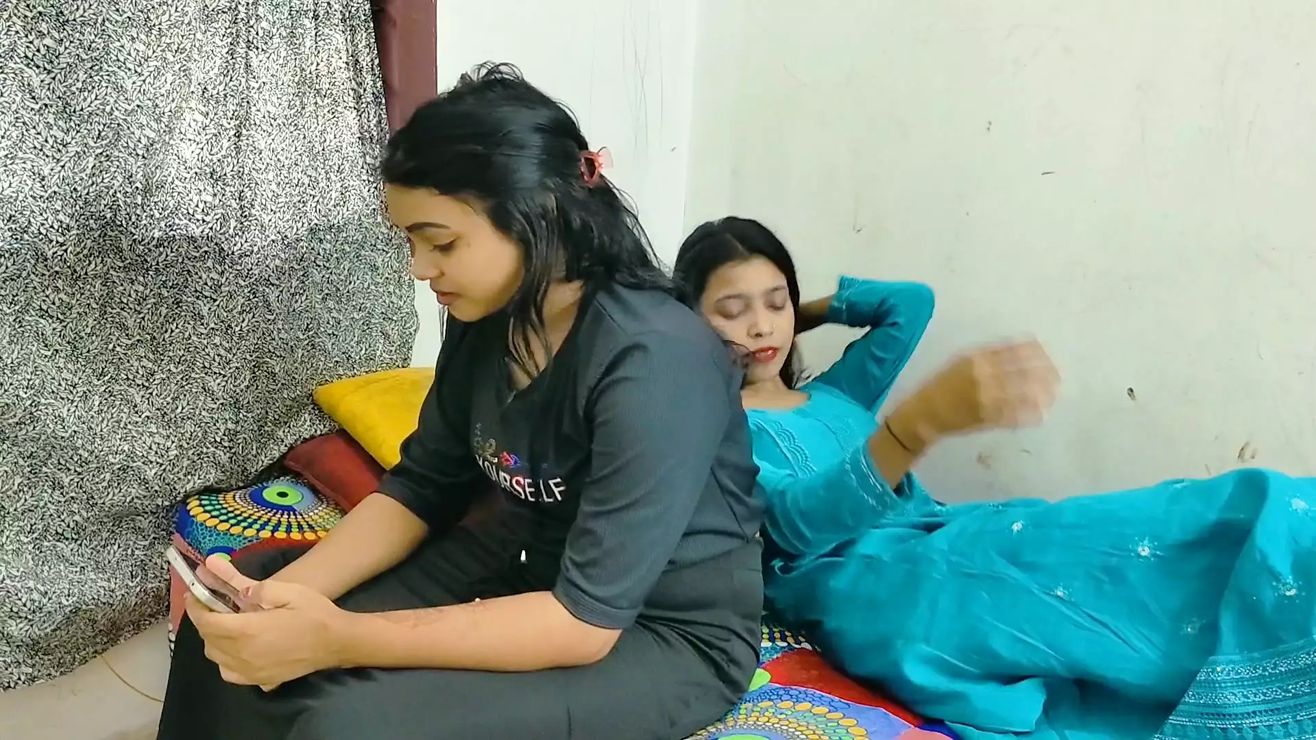 Hot Desi wife gets her tight Indian pussy pounded by Facking duo - XLX.XXX