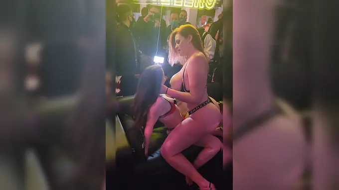 Lily Lou and Abigaiil Morris make out in public & get humid with elation