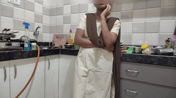 Indian COUGAR Mumbai Ashu heads naughty on her lecturer's ginormous prick in the kitchen