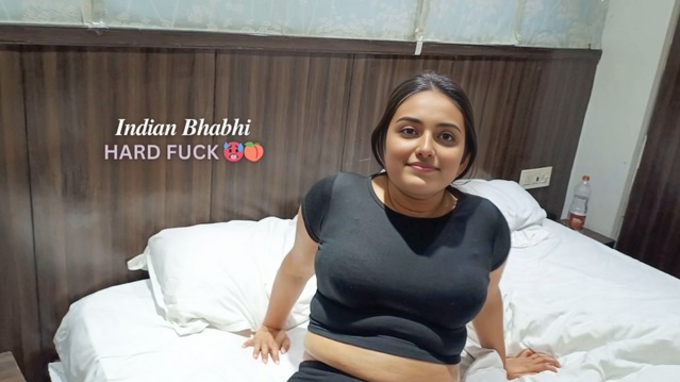 Kingxhuv, the Indian Bhabhi, gives Devar a helping forearm in her taut honeypot