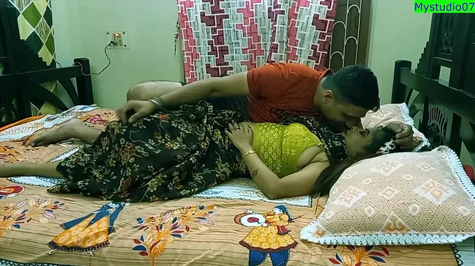 Desi bhabhi with immense bum gets gonzo plowed by secret lover in clear Hindi audio