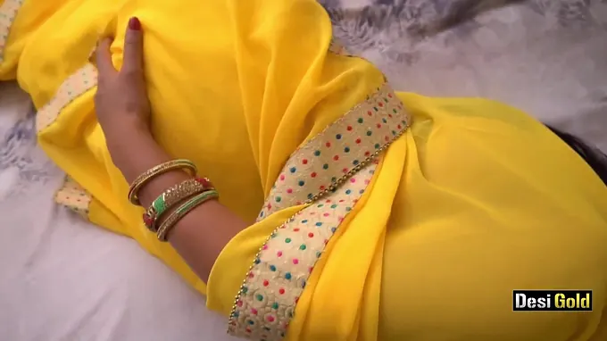 See Big Knockers, India's best Bhabhi, get wild in super hot solo act