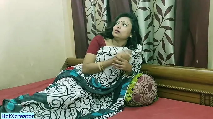 See Bhabhi's molten Indian intercourse gauze with her thief acquaintance!