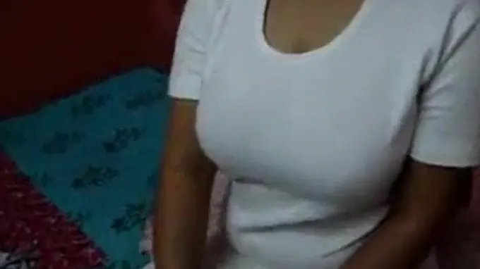 See nasty Bhabhi & Devar's torrid Hindi lovemaking gauze with clear audio quality