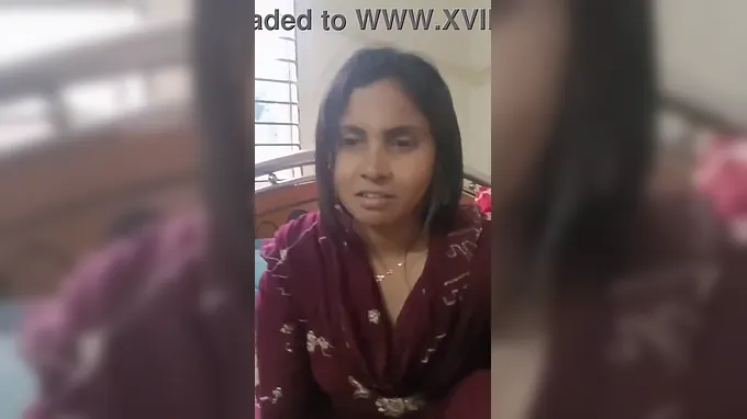 Steaming Desi Bhabhi New Hook-up Story: Handsome Bhabi in Bengali Village