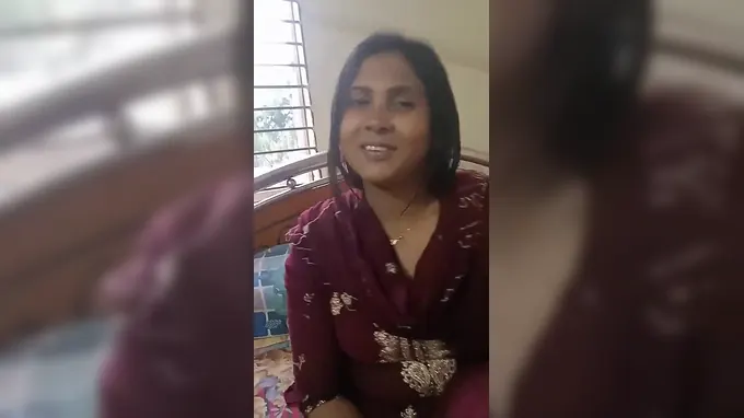 Steaming Desi Bhabhi New Hook-up Story: Handsome Bhabi in Bengali Village