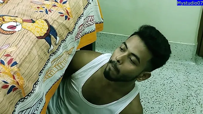 Desi Bhabhi caught in activity, gets creampied by insatiable fellow! Observe this steaming Indian fuckfest gauze!