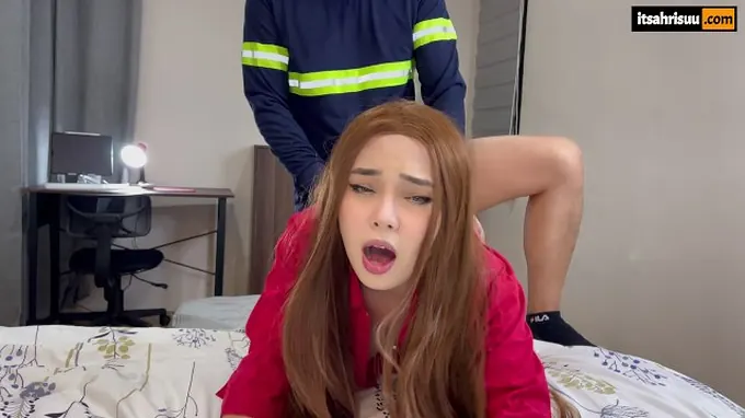 Ahri Suu & Maxsolid's hot threesome with construction worker ends with a hot cumshot!