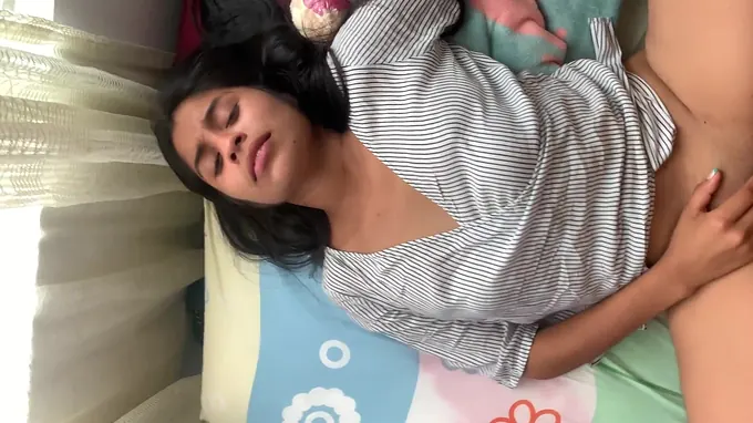 AleeSex69 gets her pussy stretched and filled with hot jizz in festa do pijama