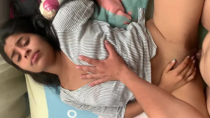 AleeSex69 gets her pussy stretched and filled with hot jizz in festa do pijama