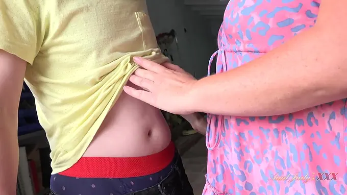 Watch Mature British MILF Jojo Tempts the Mechanic & gets a hot creampie