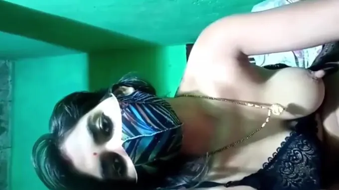 Desi granny finger fucks herself in hot homemade video